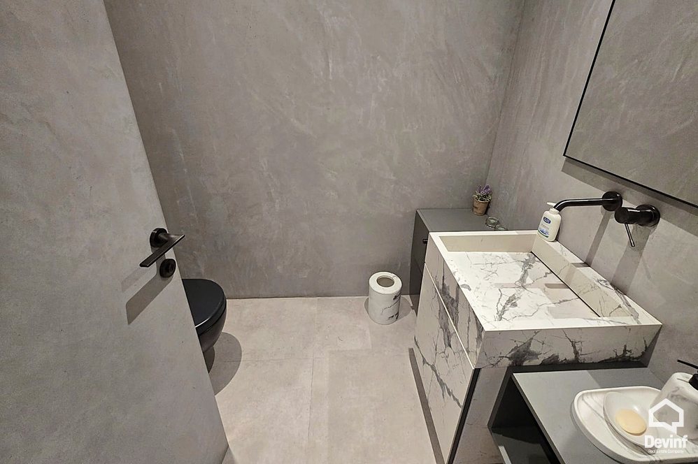 Tirane Qera Apartament 1+1 Pallat i ri ne qender te zones se Bllokut zyre apartament