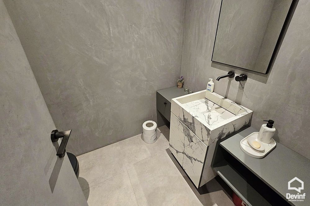 Tirane Qera Apartament 1+1 Pallat i ri ne qender te zones se Bllokut zyre apartament