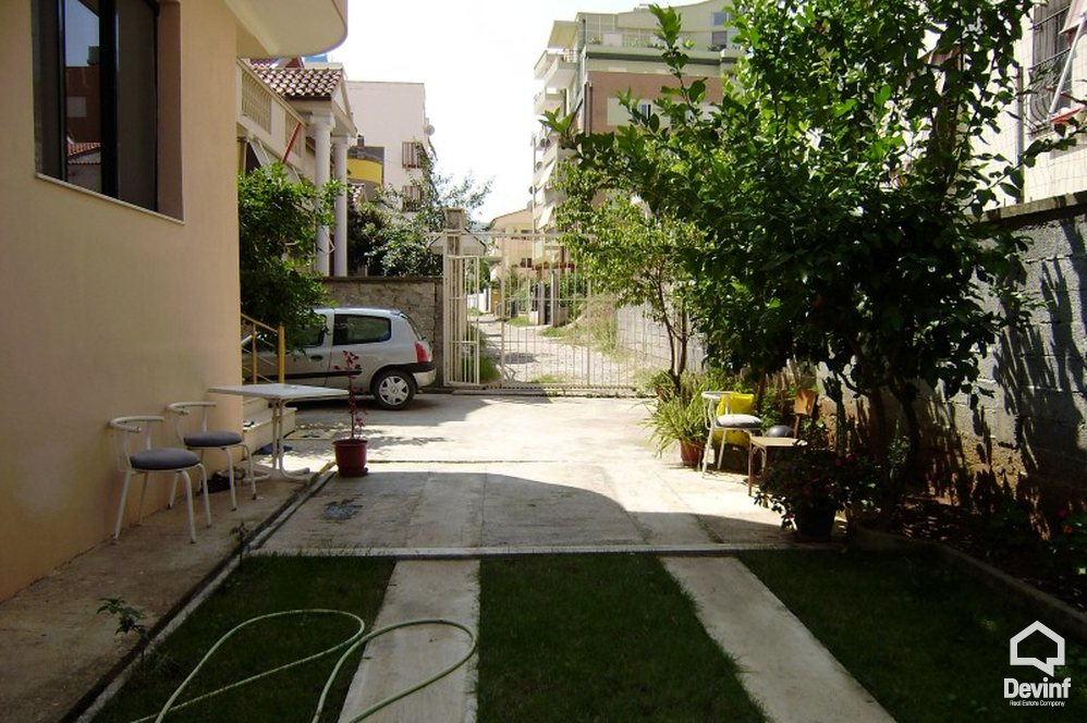 Tirane Qera Vile 4+1+A Vile ne zonen e Klubit Sportiv Dinamo zyre vile