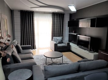 Apartament Qera Apartamenti ndodhet ne Rr. Elbasanit.