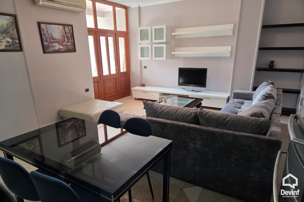 Tirane Qera Apartament 2+1 Apartament ne nje pallat te ri ne zonen e qendres se Tiranes 