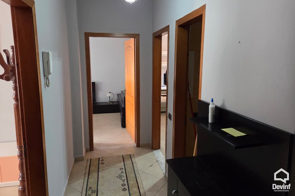 Tirane Qera Apartament 2+1 Apartament ne nje pallat te ri ne zonen e qendres se Tiranes 