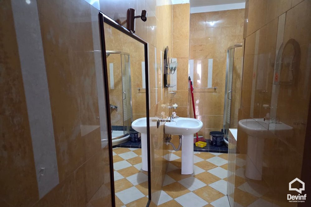 Tirane Qera Apartament 2+1 Apartament ne nje pallat te ri ne zonen e qendres se Tiranes 