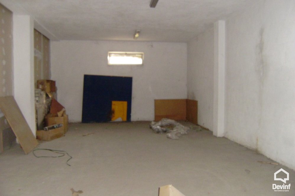 Tirane Shitje Magazine  Rruga Jordan Misja prane Zyrave te Hipotekes. toke ne bregdet