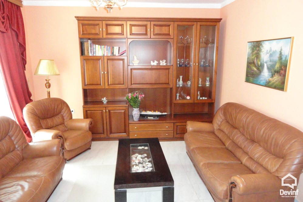 Tirane Qera Apartament 2+1+G Vile ndodhet ne zonen e vilave te Selites kat vile