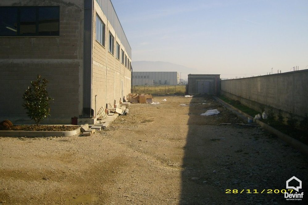 Tirane Shitje Magazine  Ne autostraden Tirane-Vore, ne kilometrin e 5-te toke industriale