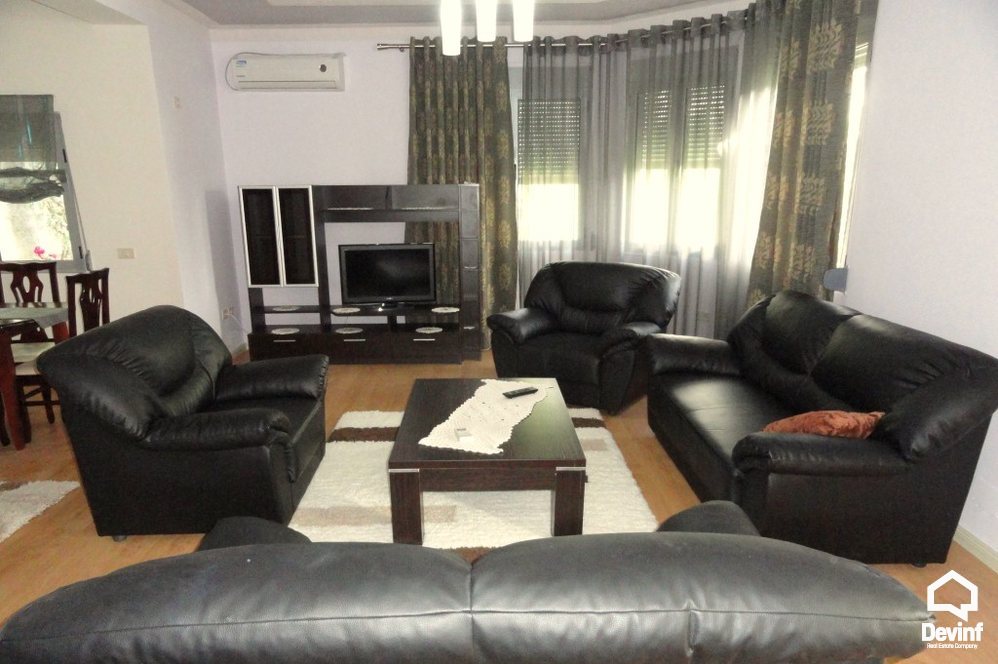 Tirane Qera Vile  prane kompleksit te vilave te Amerikane ne Rr. Elbasanit vile kompleks rezidencial