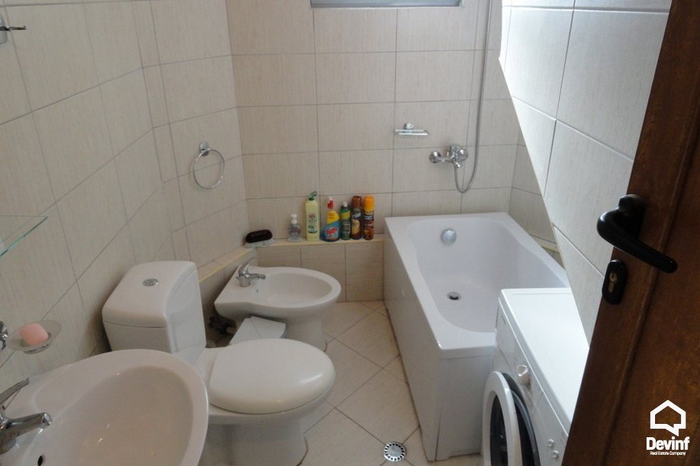 Tirane Qera Vile  prane kompleksit te vilave te Amerikane ne Rr. Elbasanit vile kompleks rezidencial