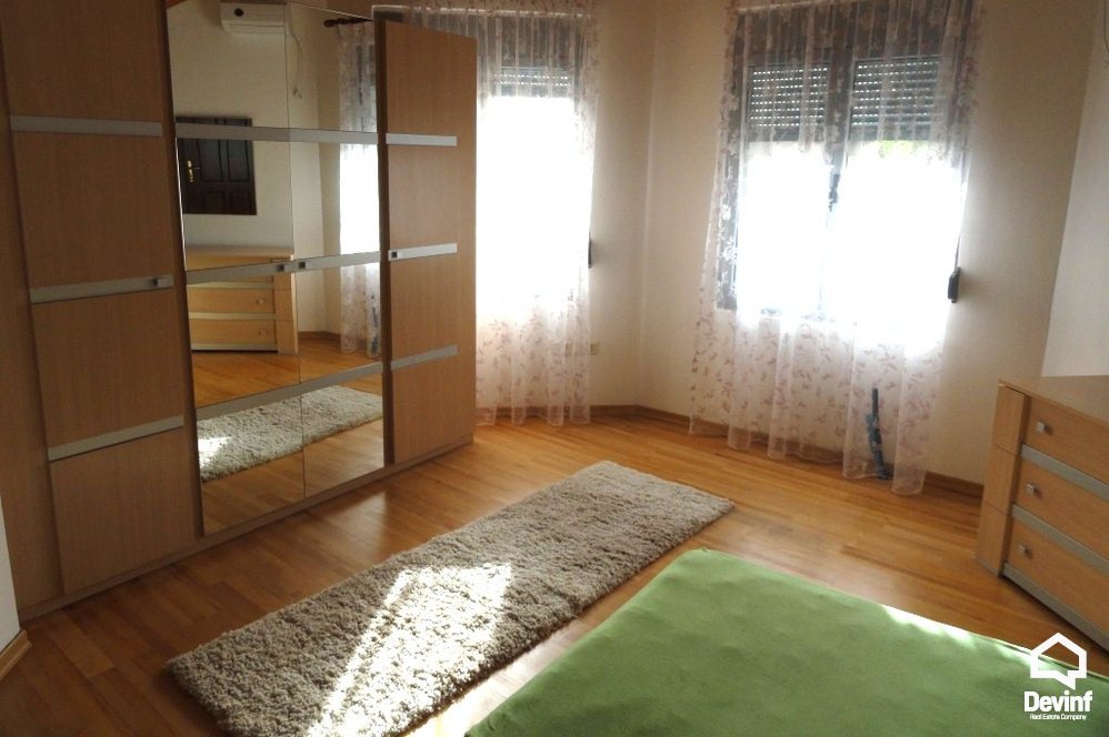 Tirane Qera Vile  prane kompleksit te vilave te Amerikane ne Rr. Elbasanit vile kompleks rezidencial
