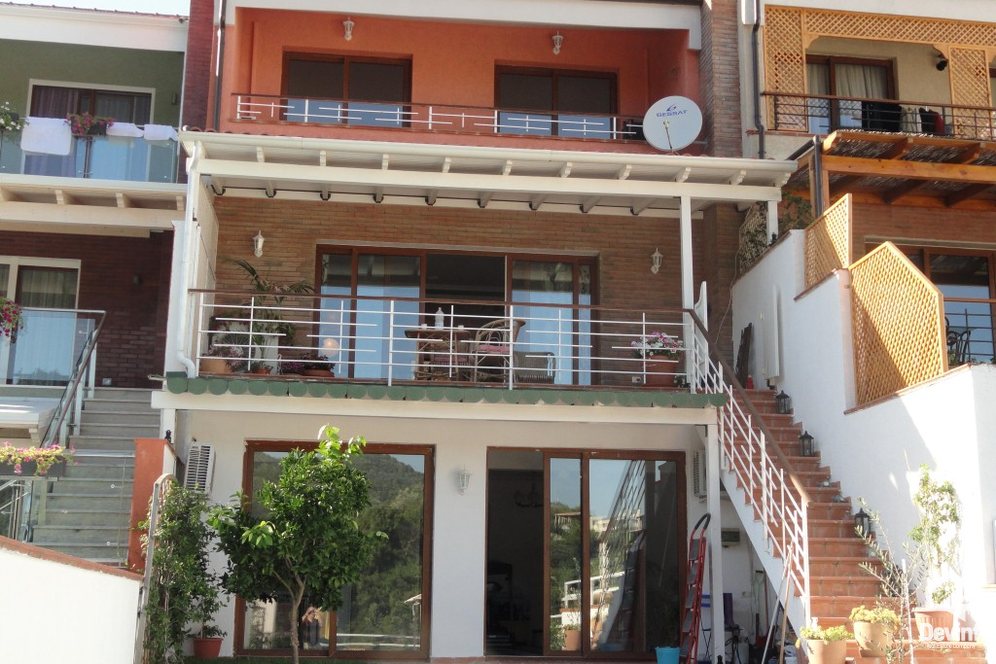 Tirane Shitje Vile Me shume se 4 dhoma Vila ndodhet ne nje zone rezidenciale vilash prane kopshtit botanik vile kompleks rezidencial