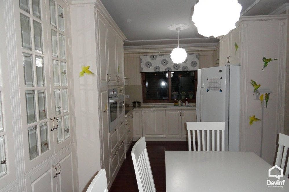 Tirane Shitje Vile Me shume se 4 dhoma Vila ndodhet ne nje zone rezidenciale vilash prane kopshtit botanik vile kompleks rezidencial