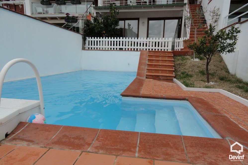 Tirane Shitje Vile Me shume se 4 dhoma Vila ndodhet ne nje zone rezidenciale vilash prane kopshtit botanik vile kompleks rezidencial