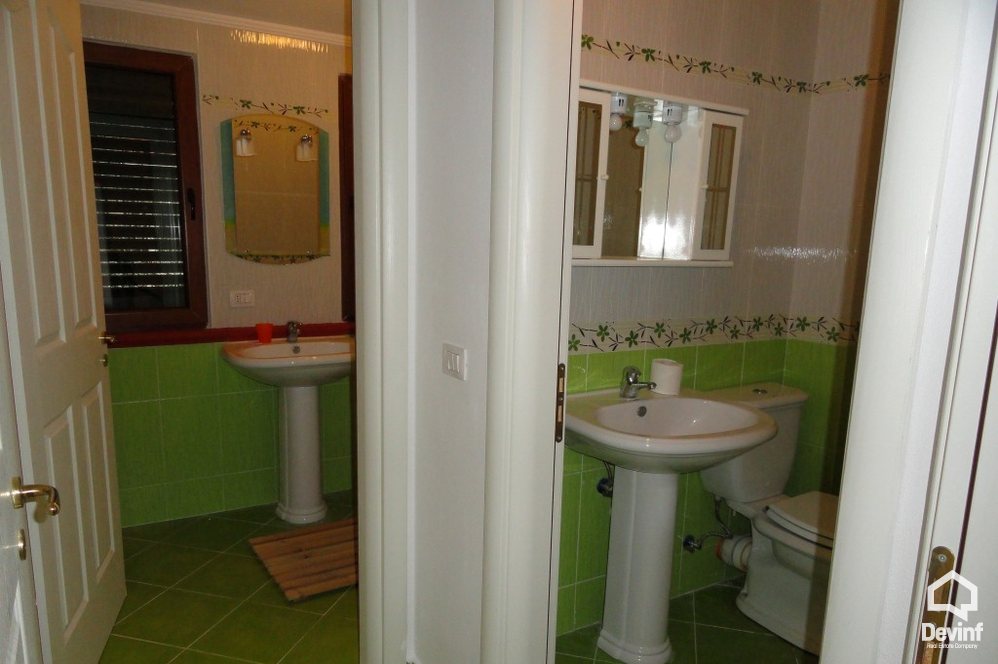 Tirane Shitje Vile Me shume se 4 dhoma Vila ndodhet ne nje zone rezidenciale vilash prane kopshtit botanik vile kompleks rezidencial