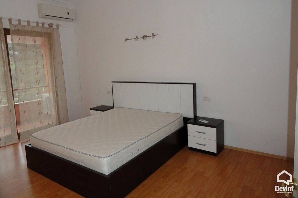 Tirane Shitje Vile Me shume se 4 dhoma Vila ndodhet ne nje zone rezidenciale vilash prane kopshtit botanik vile kompleks rezidencial