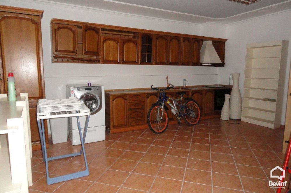 Tirane Shitje Vile Me shume se 4 dhoma Vila ndodhet ne nje zone rezidenciale vilash prane kopshtit botanik vile kompleks rezidencial