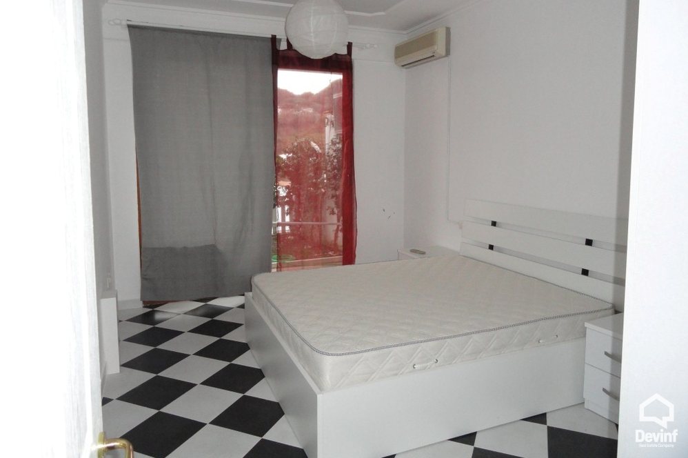 Tirane Shitje Vile Me shume se 4 dhoma Vila ndodhet ne nje zone rezidenciale vilash prane kopshtit botanik vile kompleks rezidencial