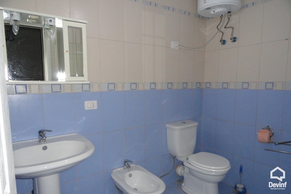 Tirane Shitje Vile Me shume se 4 dhoma Vila ndodhet ne nje zone rezidenciale vilash prane kopshtit botanik vile kompleks rezidencial