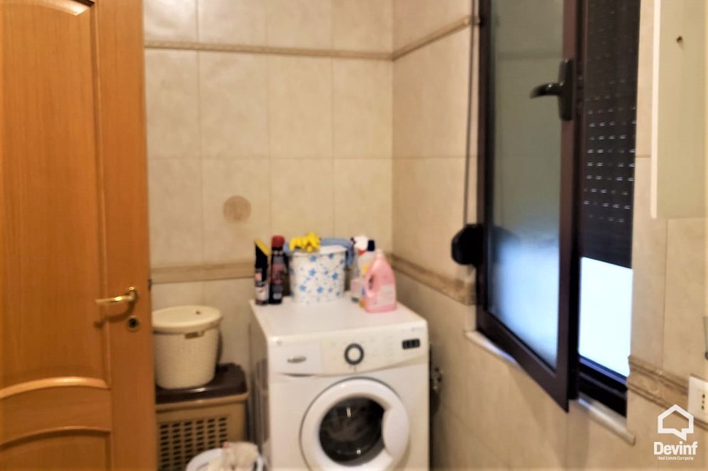 Tirane Qera Apartament 2+1+G Apartament ne pallat te ri ne Rr. Kavajes shume prane rruges se ambasadave apartament
