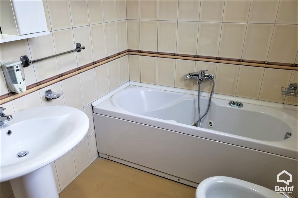 Tirane Qera Apartament 2+1+G Apartament ne pallat te ri ne Rr. Kavajes shume prane rruges se ambasadave apartament