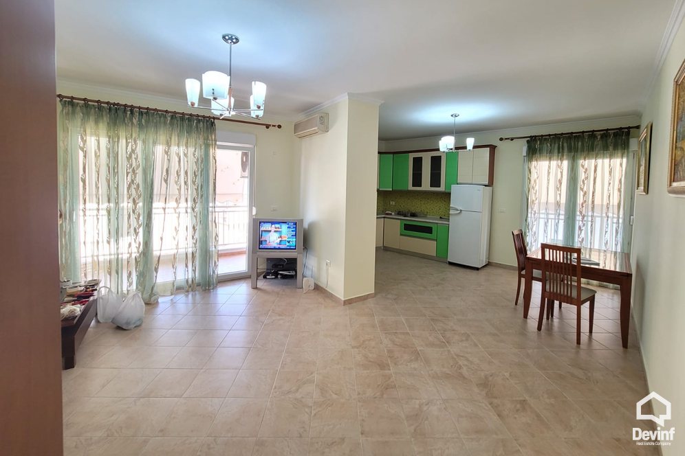Me Qera Apartament 3+1+A Apartamenti ndodhet ne nje pallat te ri ne Rr. Myslym Shyri Tirane