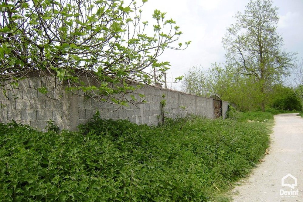 Tirane Shitje Toke  Toka ndodhet ne Aeroportin e Rinasit  ne pjesen veriore te tij toke industriale