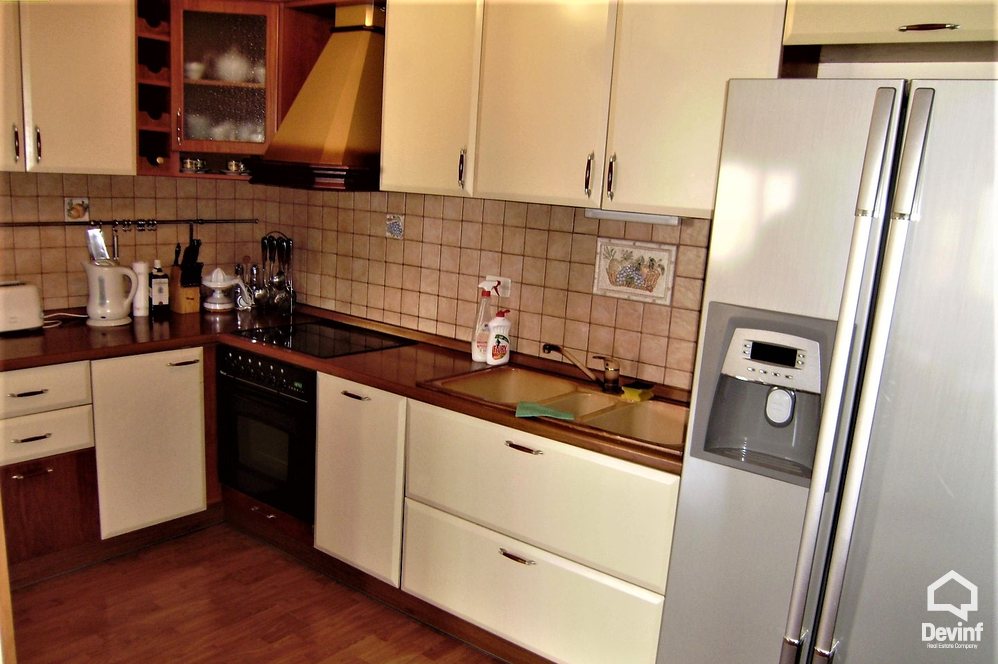 Tirane Shitje Apartament 2+1+A Apartamenti ndodhet ne nje pallat te ri prane Hotel Sheraton apartament