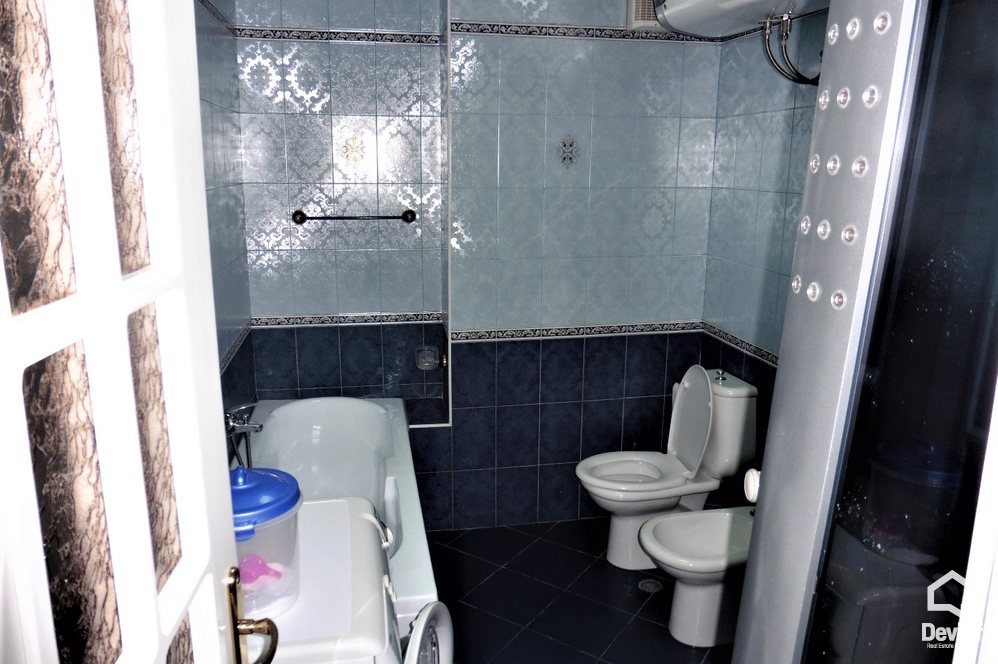 Tirane Shitje Apartament 2+1+A Apartamenti ndodhet ne nje pallat te ri prane Hotel Sheraton apartament