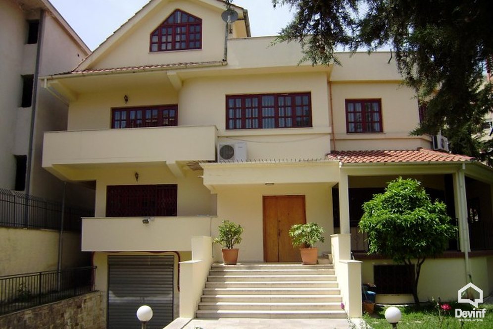 Tirane Qera Vile  Vila ndodhet ne zonen e vilave te Selites apartament