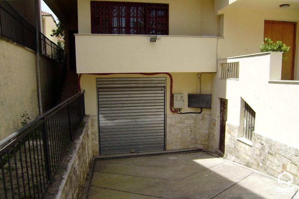 Tirane Qera Vile  Vila ndodhet ne zonen e vilave te Selites apartament