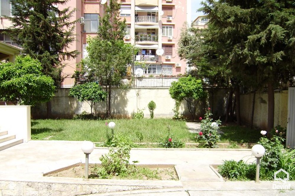 Tirane Qera Vile  Vila ndodhet ne zonen e vilave te Selites apartament