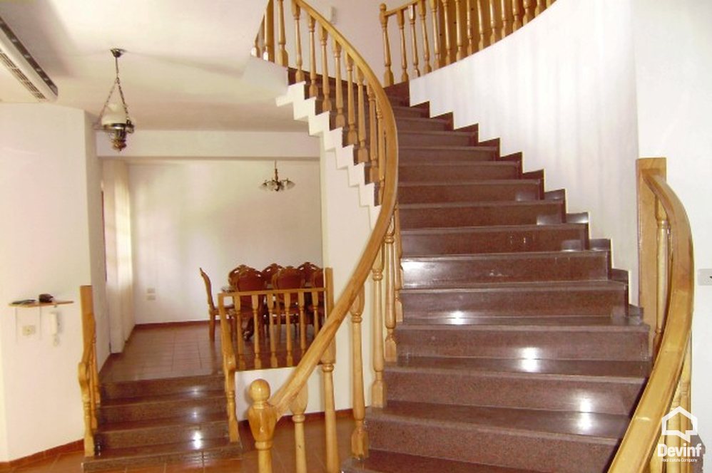 Tirane Qera Vile  Vila ndodhet ne zonen e vilave te Selites apartament