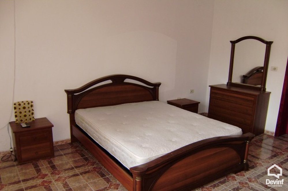 Tirane Qera Vile  Vila ndodhet ne zonen e vilave te Selites apartament