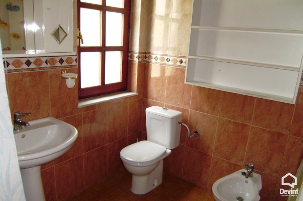 Tirane Qera Vile  Vila ndodhet ne zonen e vilave te Selites apartament