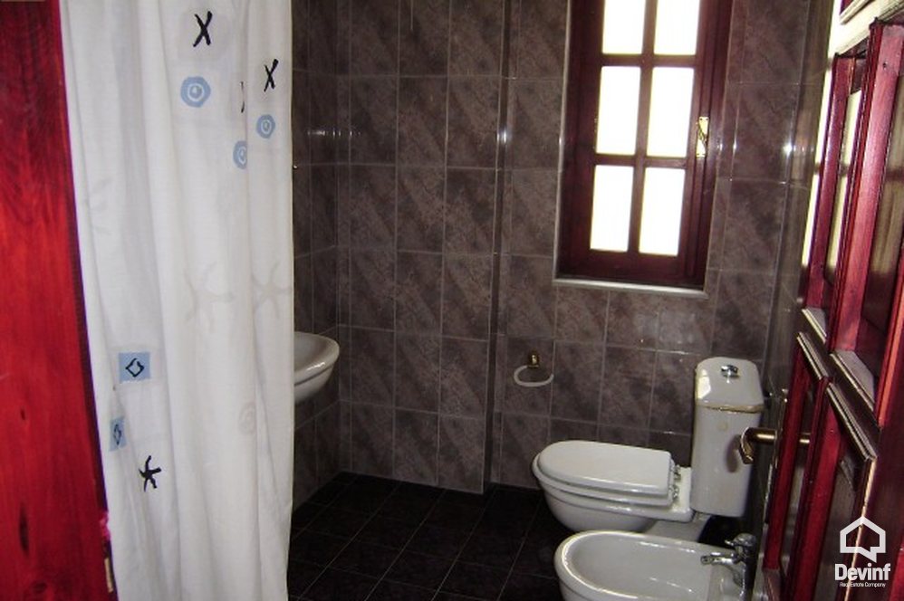 Tirane Qera Vile  Vila ndodhet ne zonen e vilave te Selites apartament