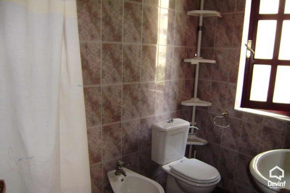 Tirane Qera Vile  Vila ndodhet ne zonen e vilave te Selites apartament