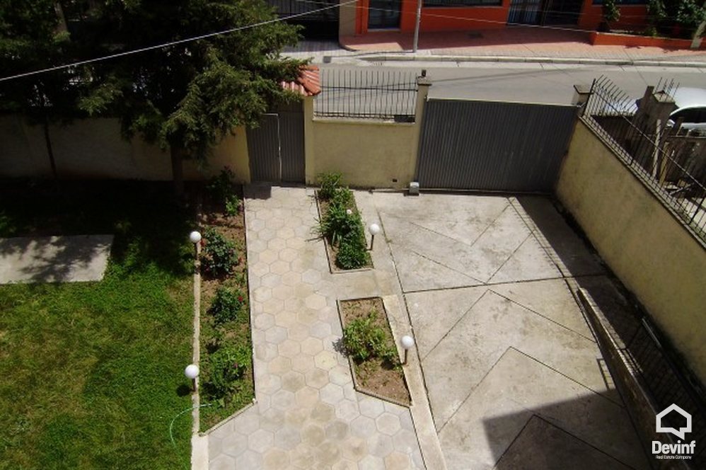 Tirane Qera Vile  Vila ndodhet ne zonen e vilave te Selites apartament