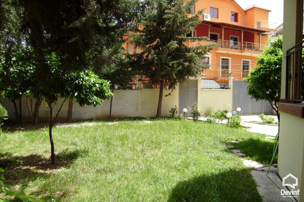 Tirane Qera Vile  Vila ndodhet ne zonen e vilave te Selites apartament