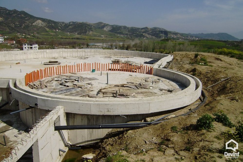 Tirane Shitje Ndertese Multifunksionale  Toka dhe objekti ndodhen gjate rruges se Kavajes, ne Peze, Tirane. zyre