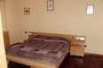 Me Qera Apartament 2+1+G Apartamenti ndodhet ne pallat te ri ne zonen midis Liqenit dhe ish Bllokut Tirane