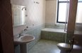 Me Qera Apartament 2+1+G Apartamenti ndodhet ne pallat te ri ne zonen midis Liqenit dhe ish Bllokut Tirane