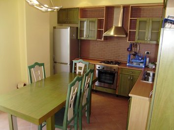 Apartament Qera Apartamenti ndodhet ne pallat te ri ne zonen midis Liqenit dhe ish Bllokut