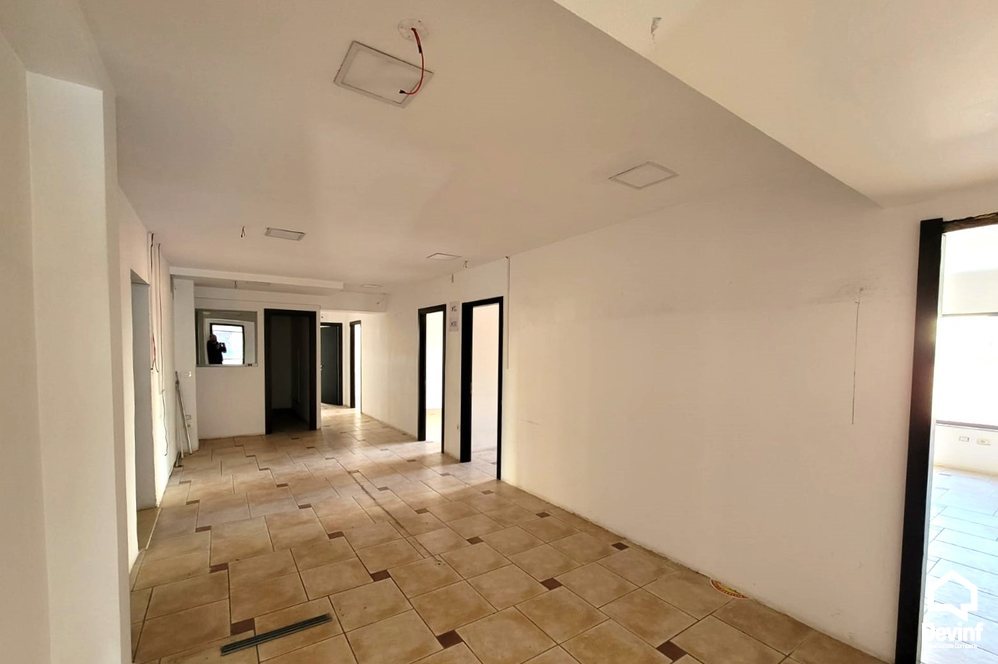 Tirane Qera Zyre  Zyra ndodhet ne pallat te ri prane qendres se Tirane, ne buze te njerres nga rruget me kryesore. zyre klinike dentare qender estetike