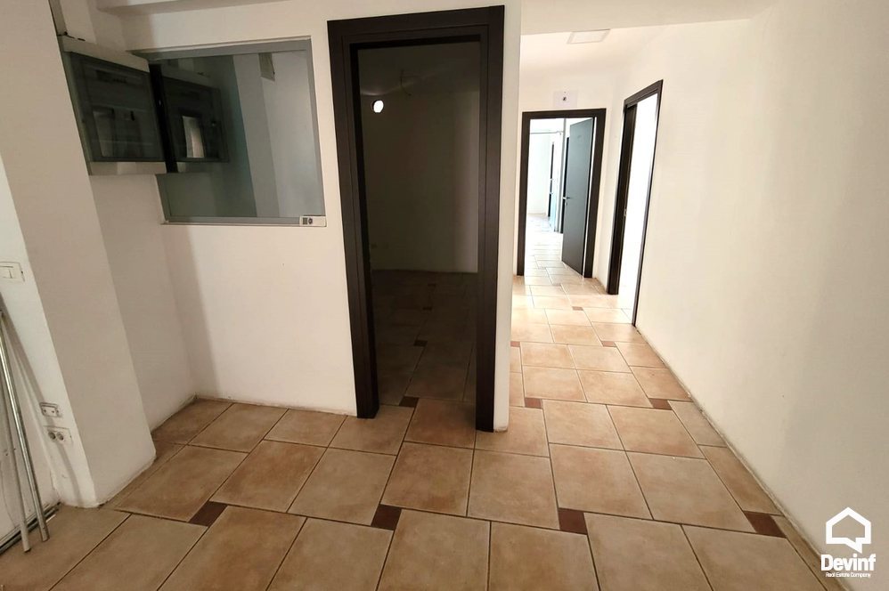 Tirane Qera Zyre  Zyra ndodhet ne pallat te ri prane qendres se Tirane, ne buze te njerres nga rruget me kryesore. zyre klinike dentare qender estetike