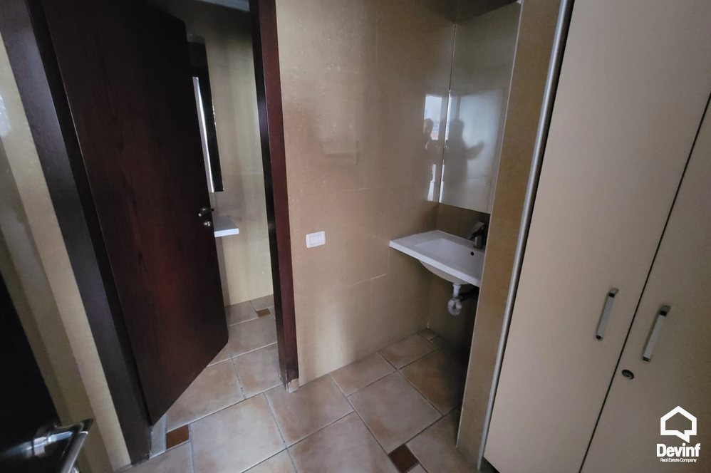 Tirane Qera Zyre  Zyra ndodhet ne pallat te ri prane qendres se Tirane, ne buze te njerres nga rruget me kryesore. zyre klinike dentare qender estetike