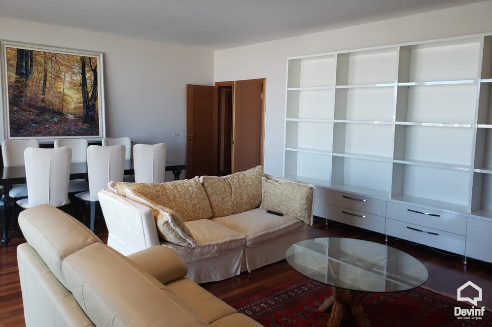 Tirane Qera Apartament 3+1+G Apartamenti ndodhet ne nje ndertim te ri prane Piramides apartament