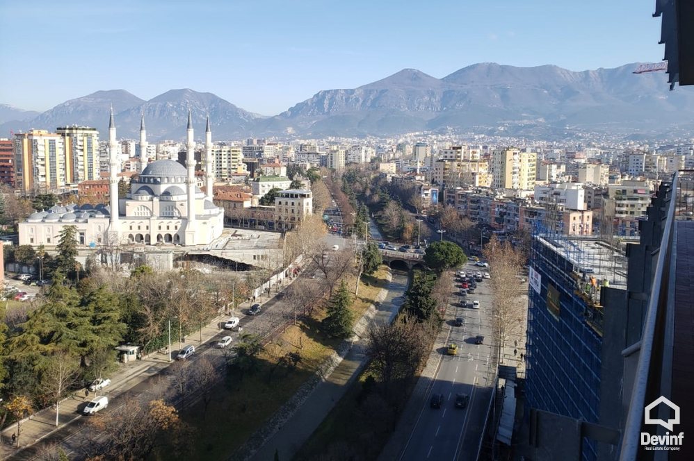 Tirane Qera Apartament 3+1+G Apartamenti ndodhet ne nje ndertim te ri prane Piramides apartament
