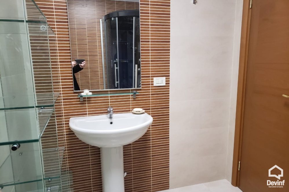 Tirane Qera Apartament 3+1+G Apartamenti ndodhet ne nje ndertim te ri prane Piramides apartament
