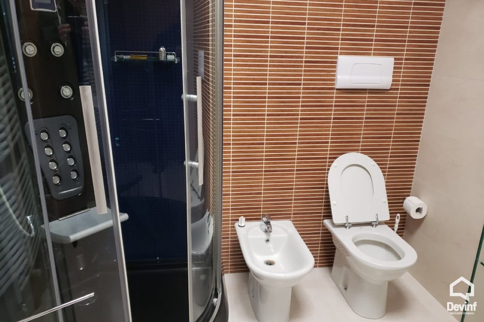 Tirane Qera Apartament 3+1+G Apartamenti ndodhet ne nje ndertim te ri prane Piramides apartament