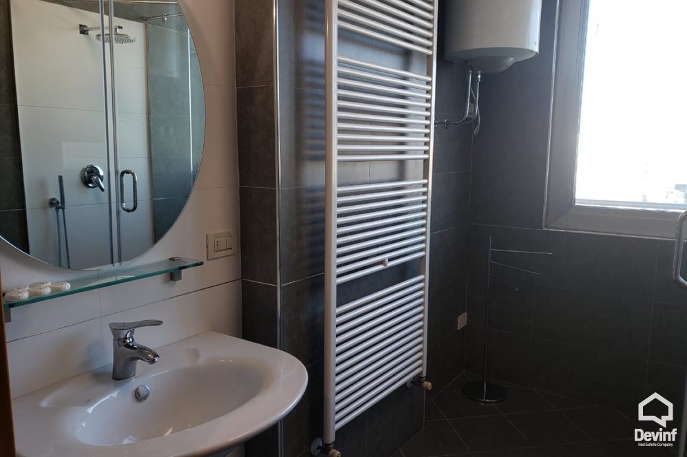 Tirane Qera Apartament 3+1+G Apartamenti ndodhet ne nje ndertim te ri prane Piramides apartament