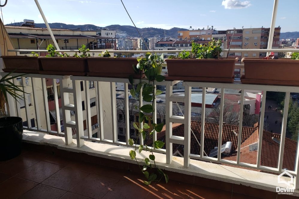 Tirane Qera Apartament 3+1+G Apartament dubleks ne zonen e Bllokut apartament
